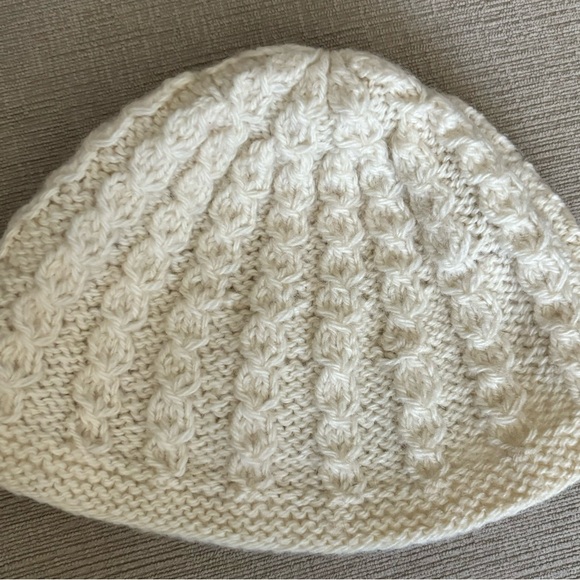 Knitted Hat , Hand Made - Picture 1 of 2
